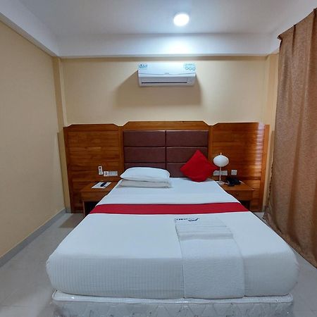 Dolphin Hotel Tanga Bagian luar foto
