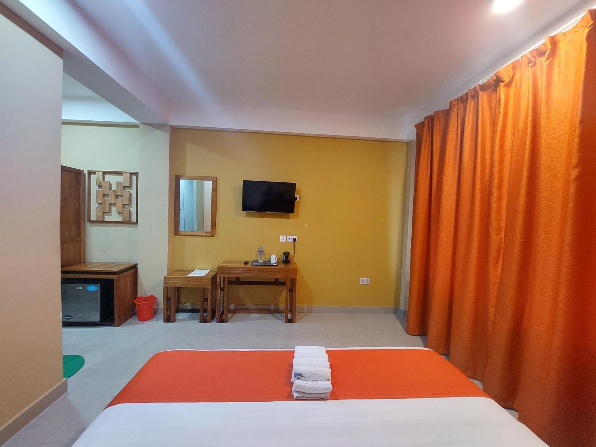 Dolphin Hotel Tanga Bagian luar foto