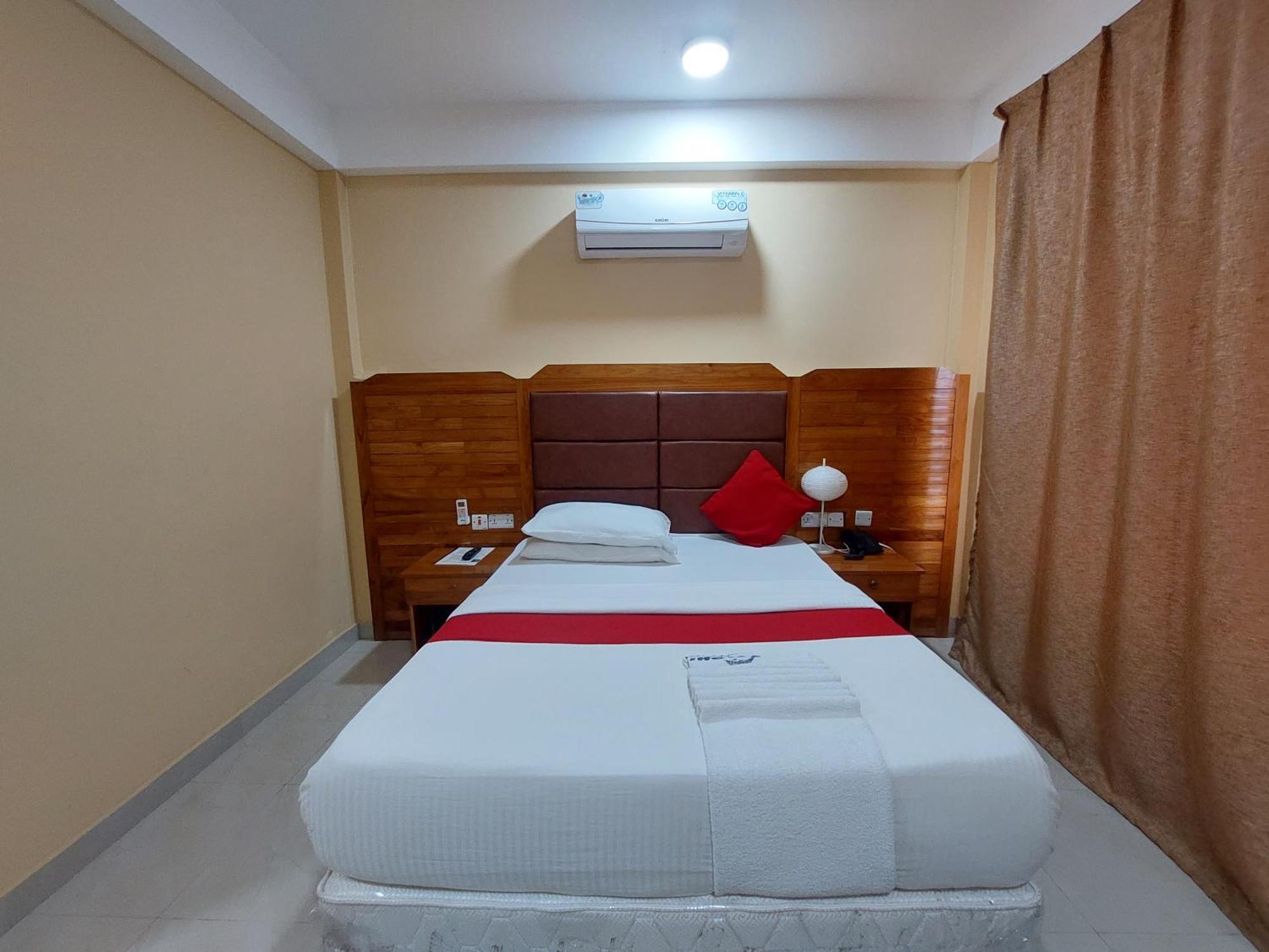Dolphin Hotel Tanga Bagian luar foto