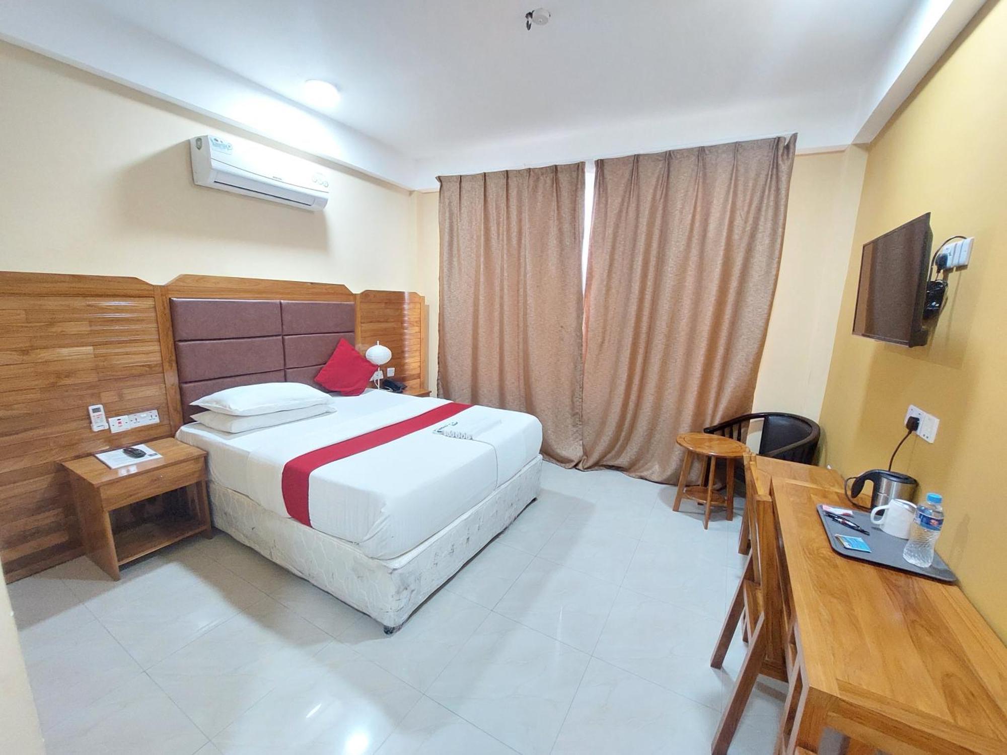 Dolphin Hotel Tanga Bagian luar foto