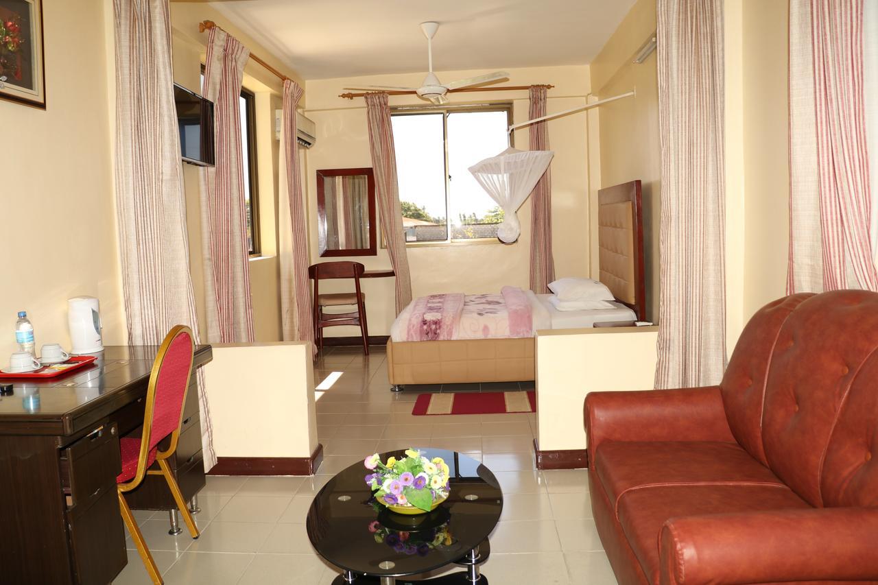 Dolphin Hotel Tanga Bagian luar foto