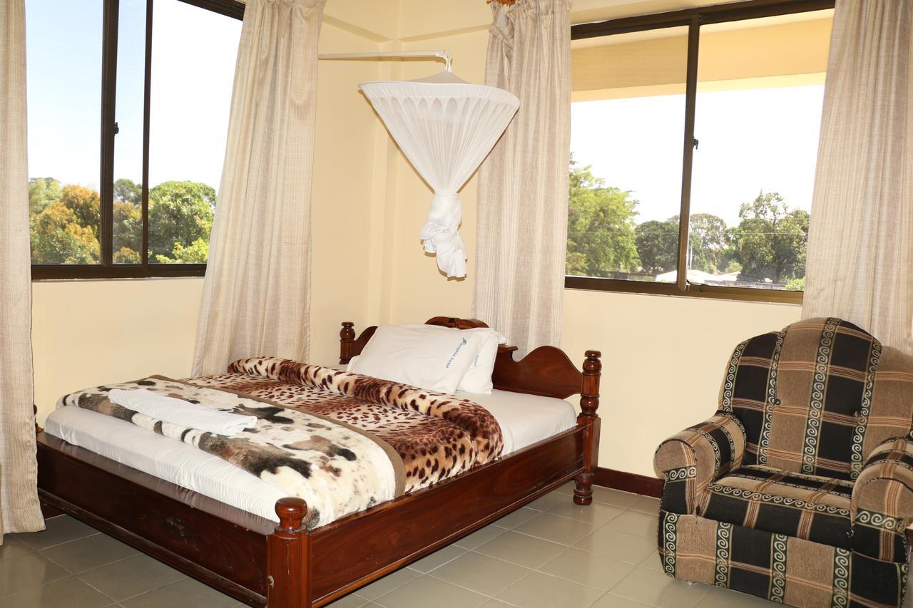 Dolphin Hotel Tanga Bagian luar foto