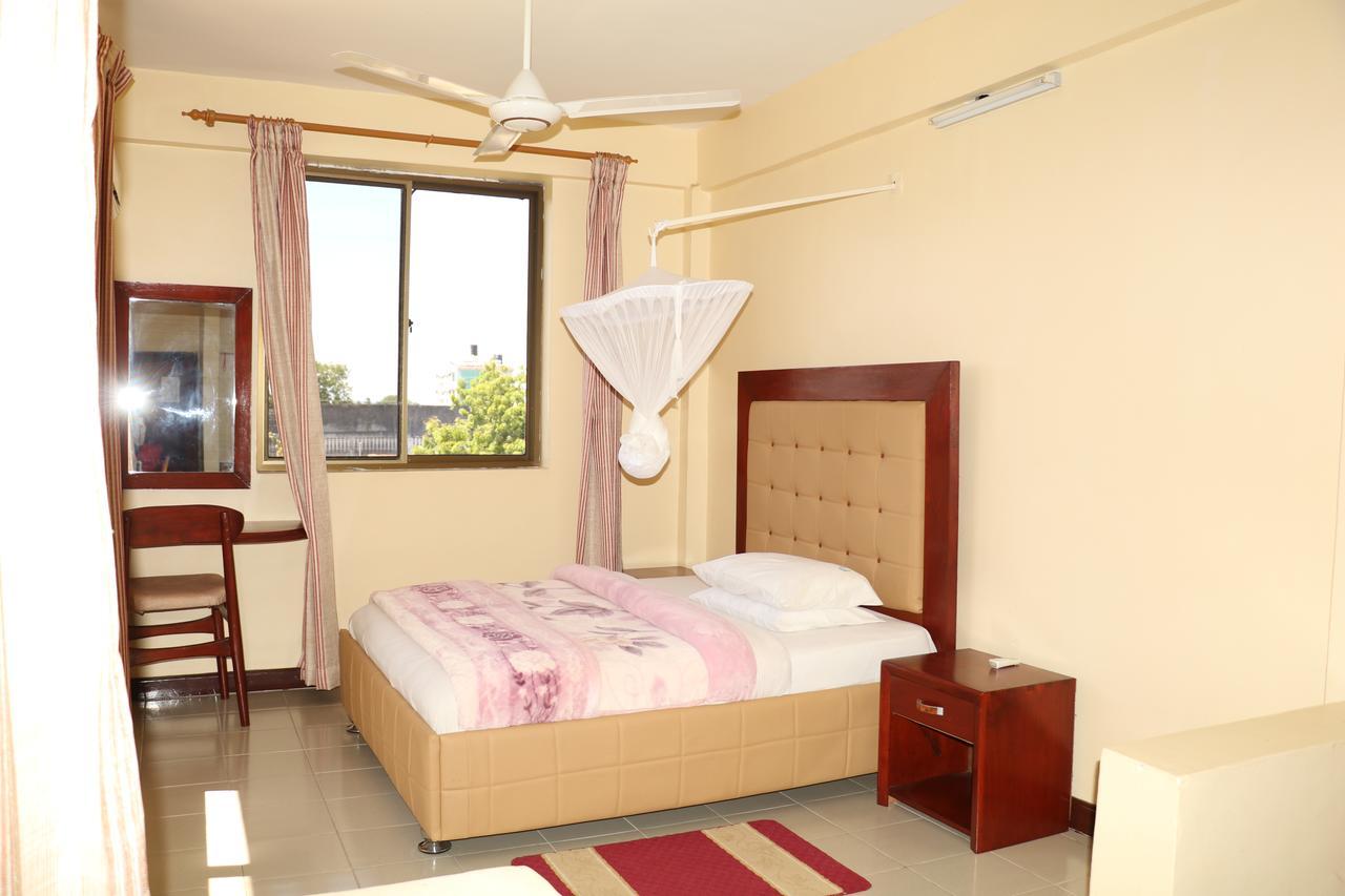 Dolphin Hotel Tanga Bagian luar foto