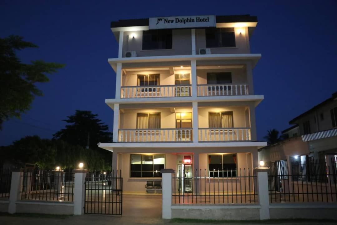 Dolphin Hotel Tanga Bagian luar foto