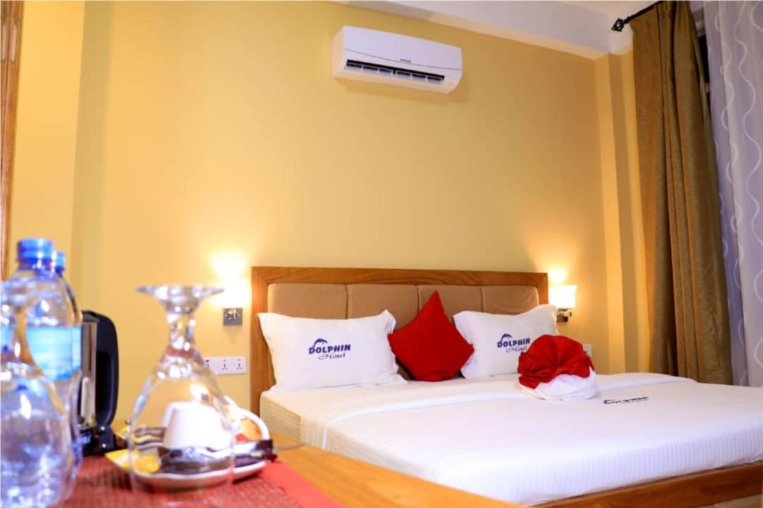 Dolphin Hotel Tanga Bagian luar foto