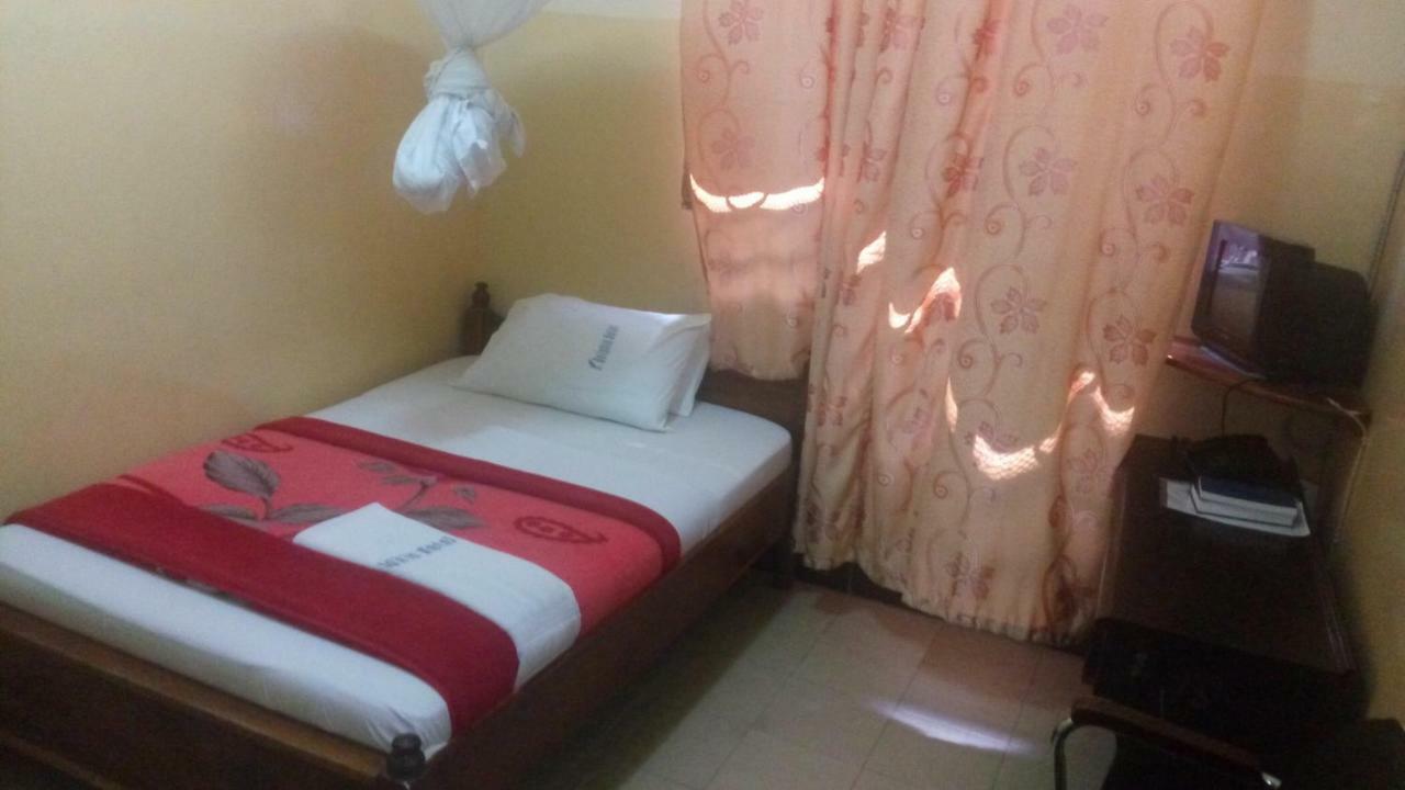 Dolphin Hotel Tanga Bagian luar foto